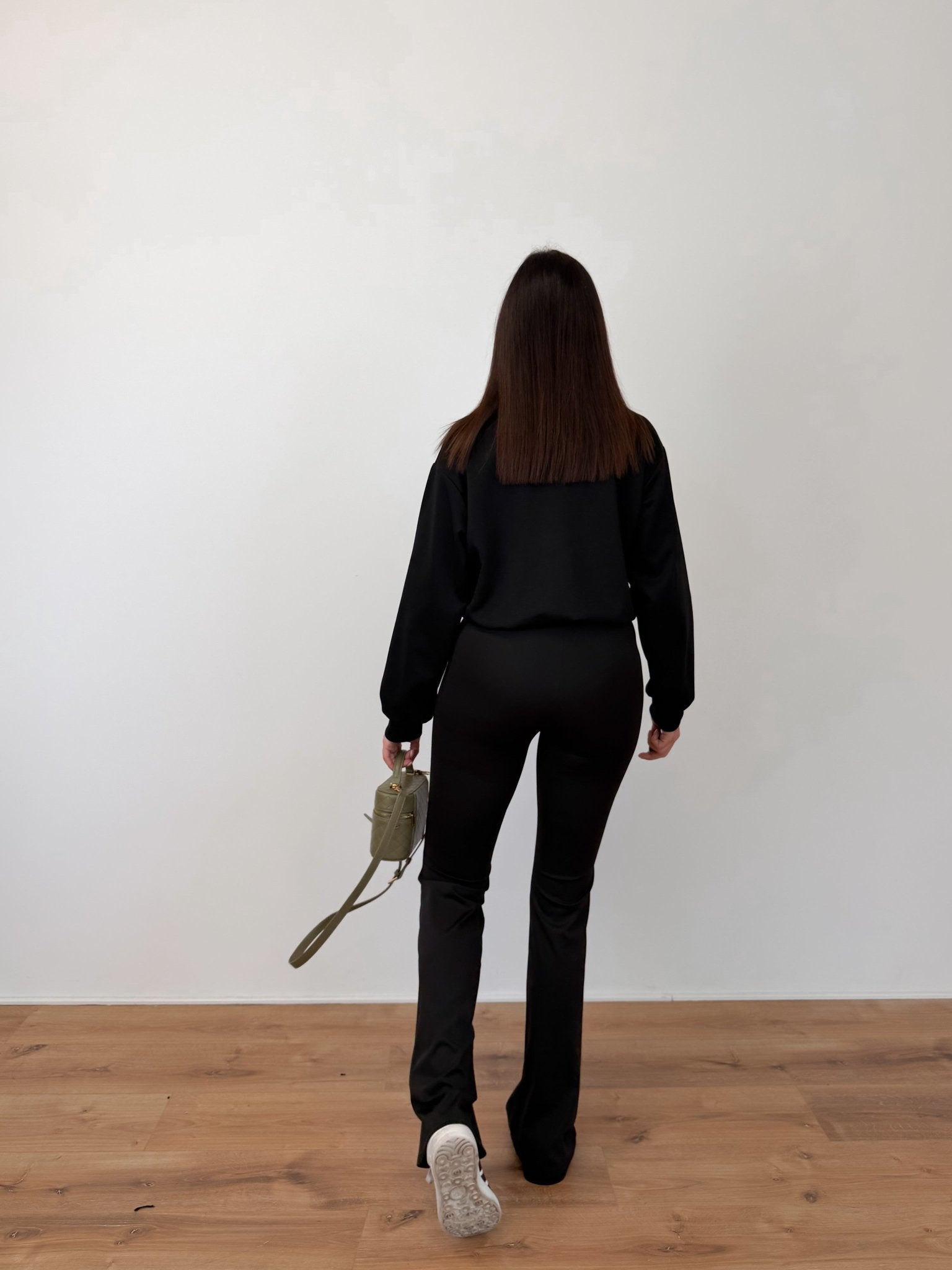 Felpa V Neck - Nera - SAINTH