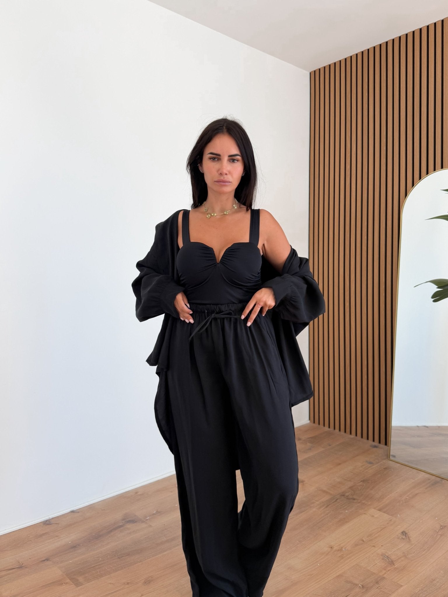 Top Scollo V - Nero - SAINTH