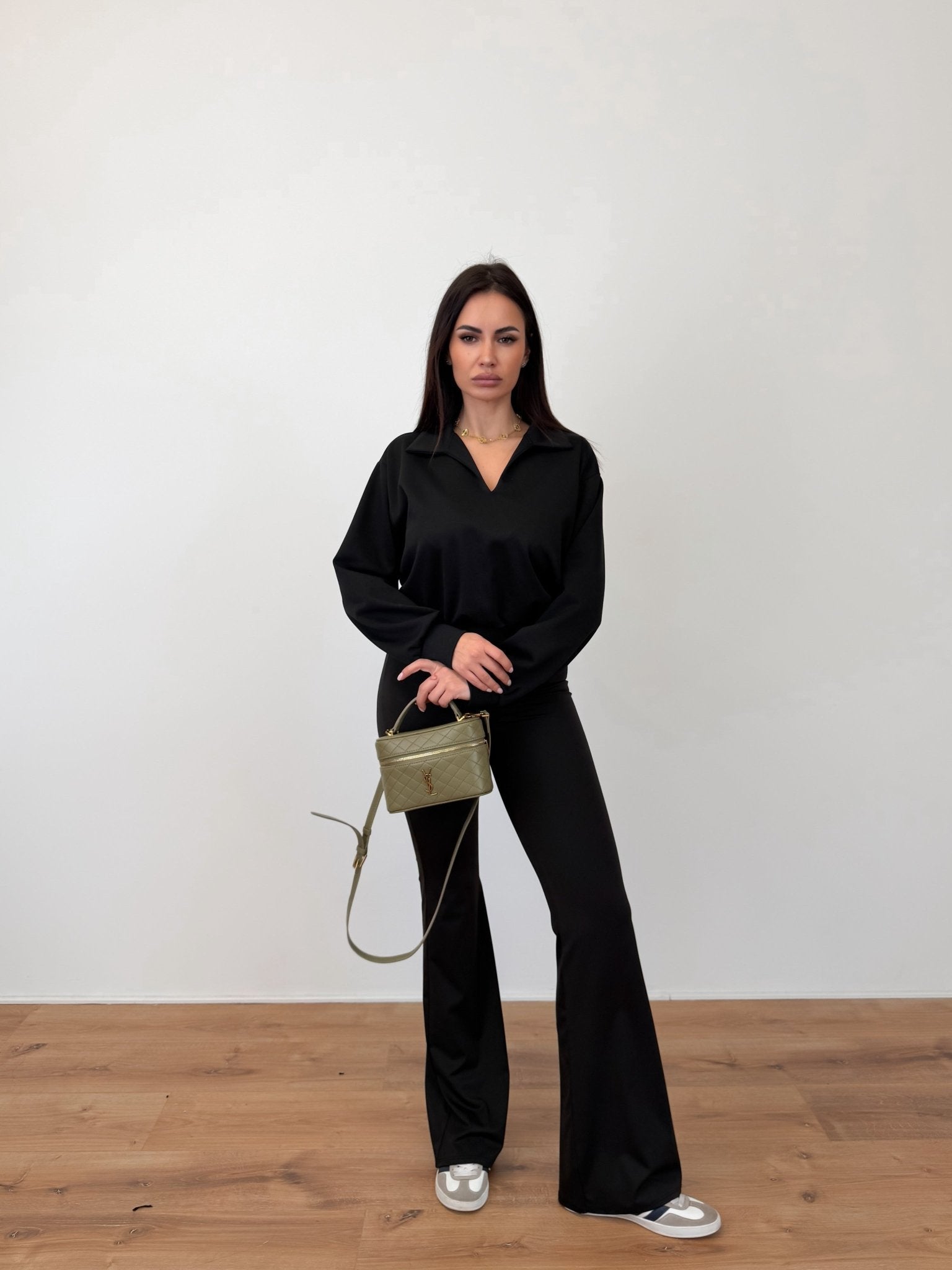 Felpa V Neck - Nera - SAINTH