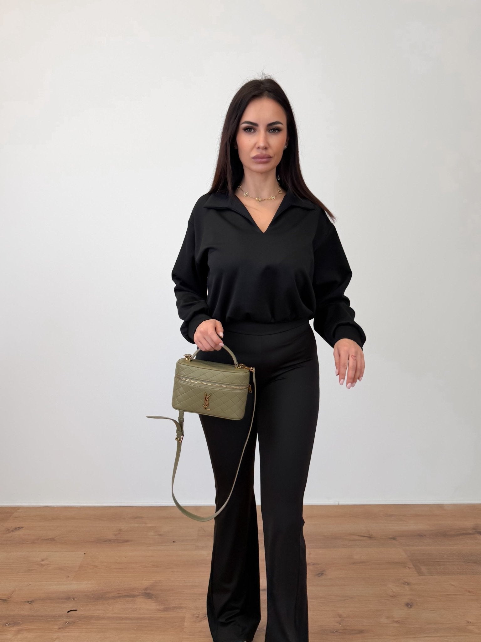 Felpa V Neck - Nera - SAINTH