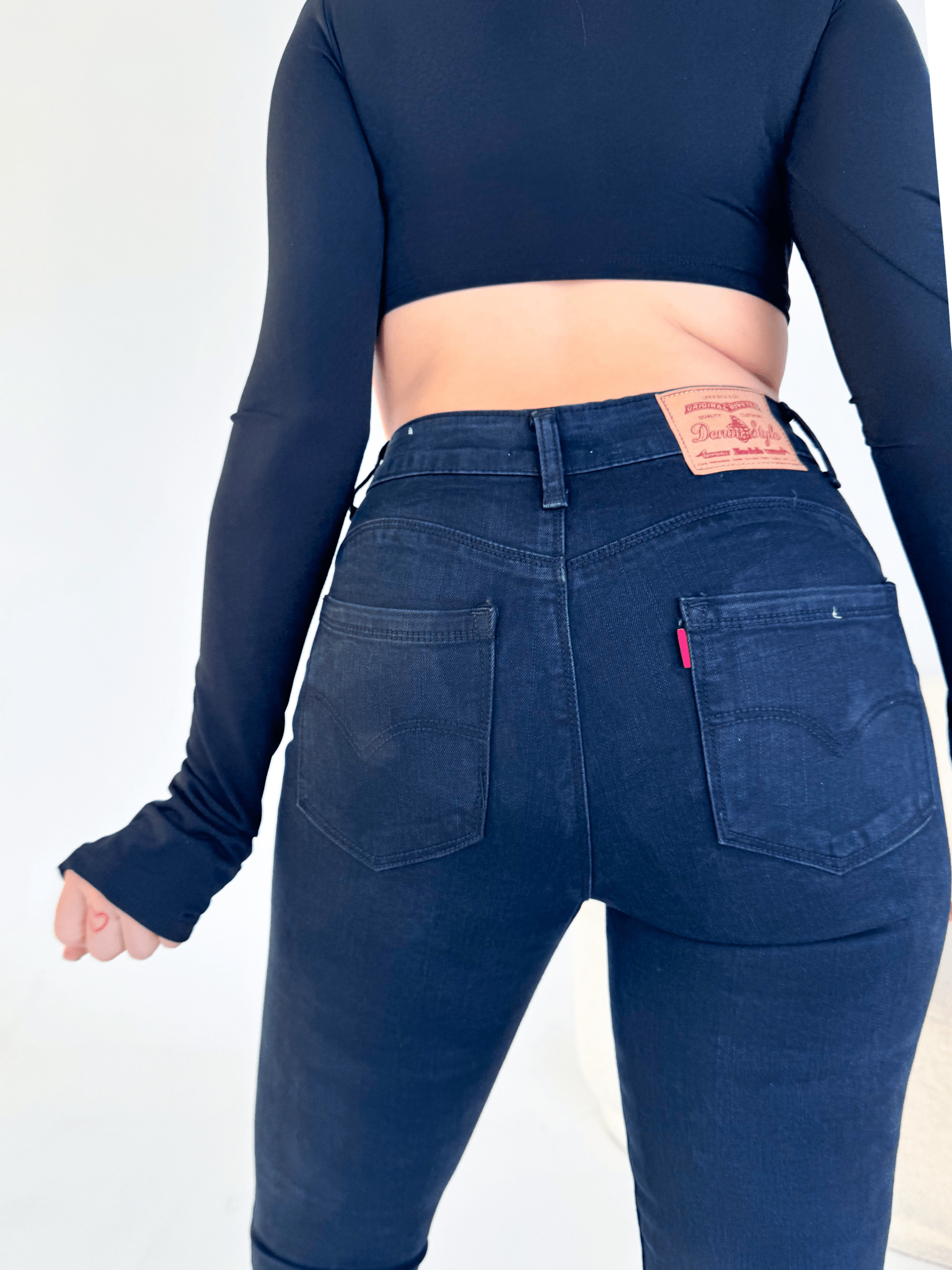 Maglietta Crop - Nera - SAINTH