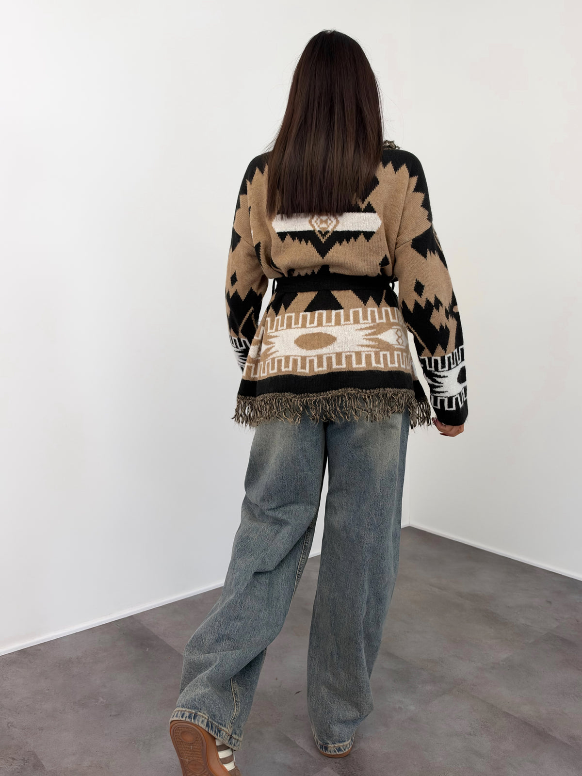 Cardigan Triangle - Camel Nero