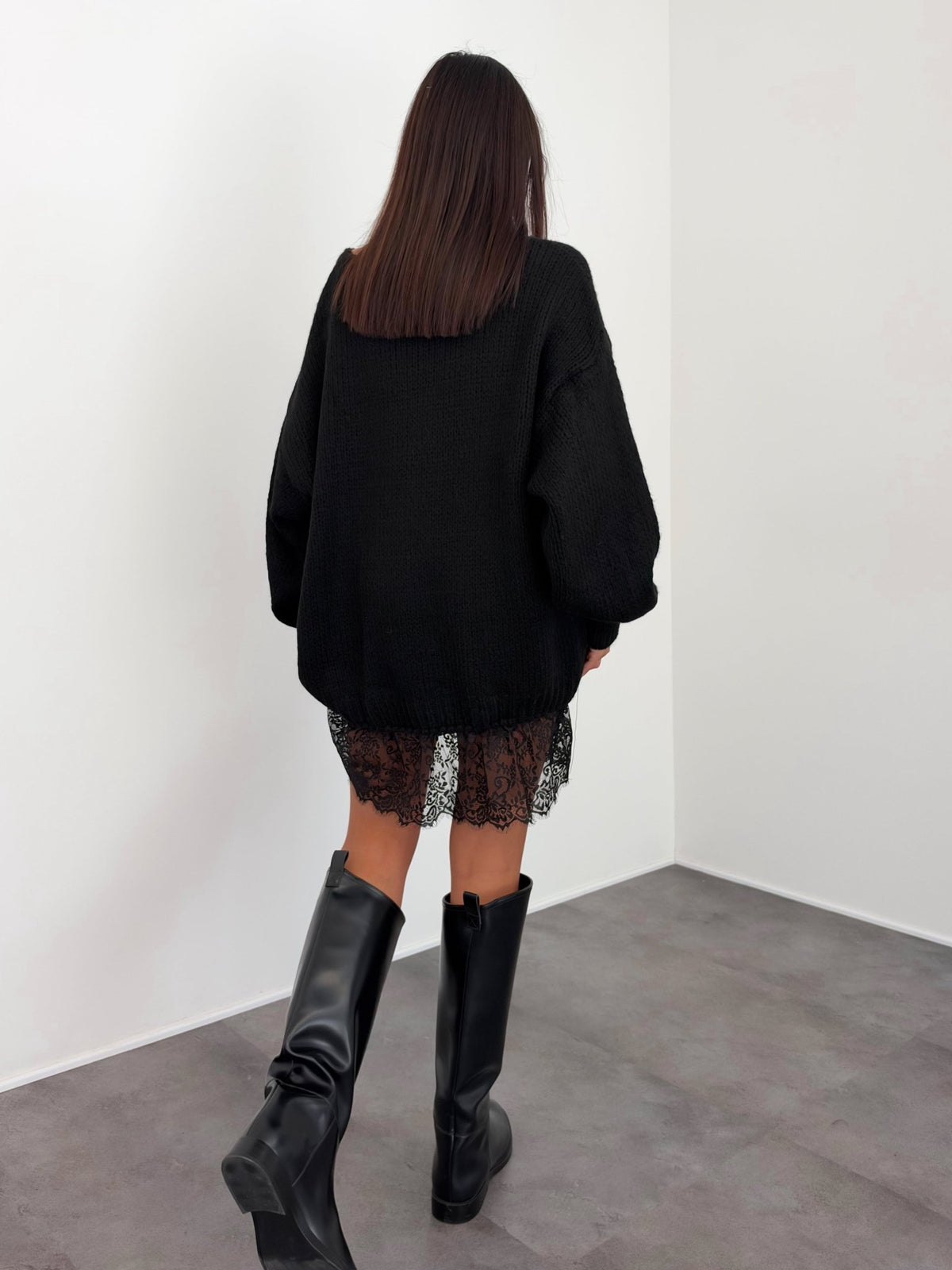 Abito Pull Pizzo Scollo V - Nero - SAINTH